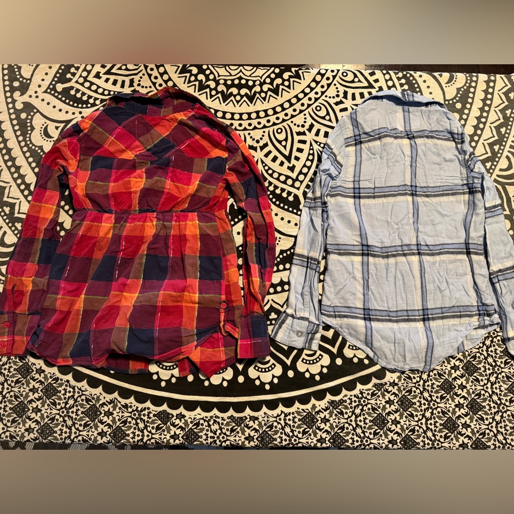 Girls flannels button downs - Picture 2 of 4